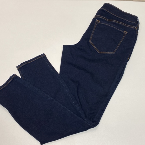 Old Navy Rockstar Super Skinny Jean - Picture 9 of 10